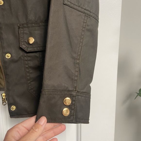 Like new, women’s wax style jacket with gold zipper and buttons. - Picture 5 of 7